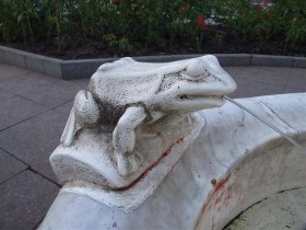 Памятник «Дети и лягушка»
