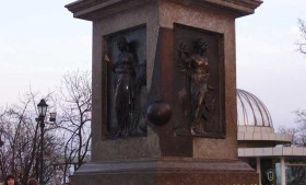 Барельефы на памятнике Дюку Ришелье
