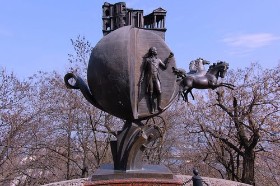 Памятник взятке в Одессе